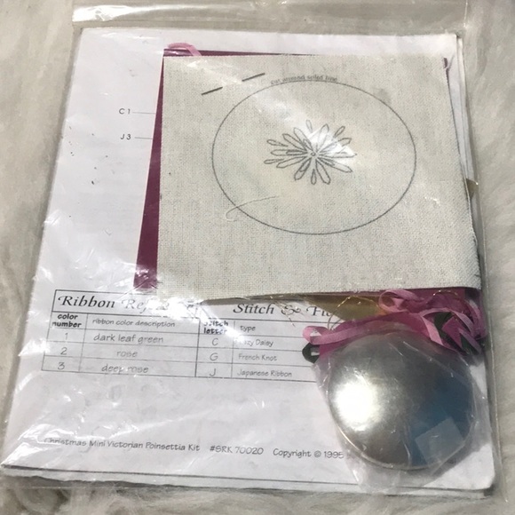 Vtg sealed Christmas Mini Victorian Poinsettia Ribbon embroidery kit needlework - Picture 5 of 7